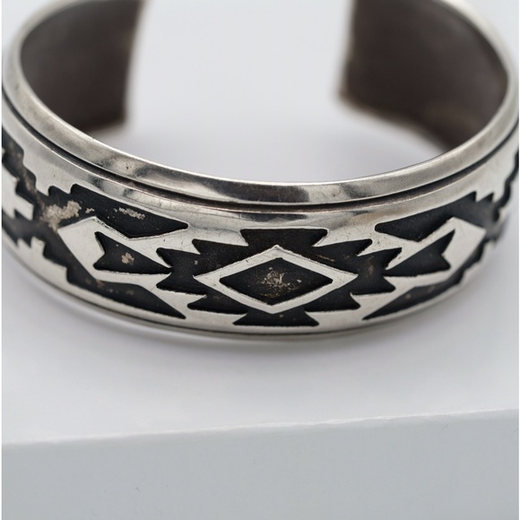 Thomas Singer 1960s Native American Sterling silver cuff bracelet - Picture 13 of 15